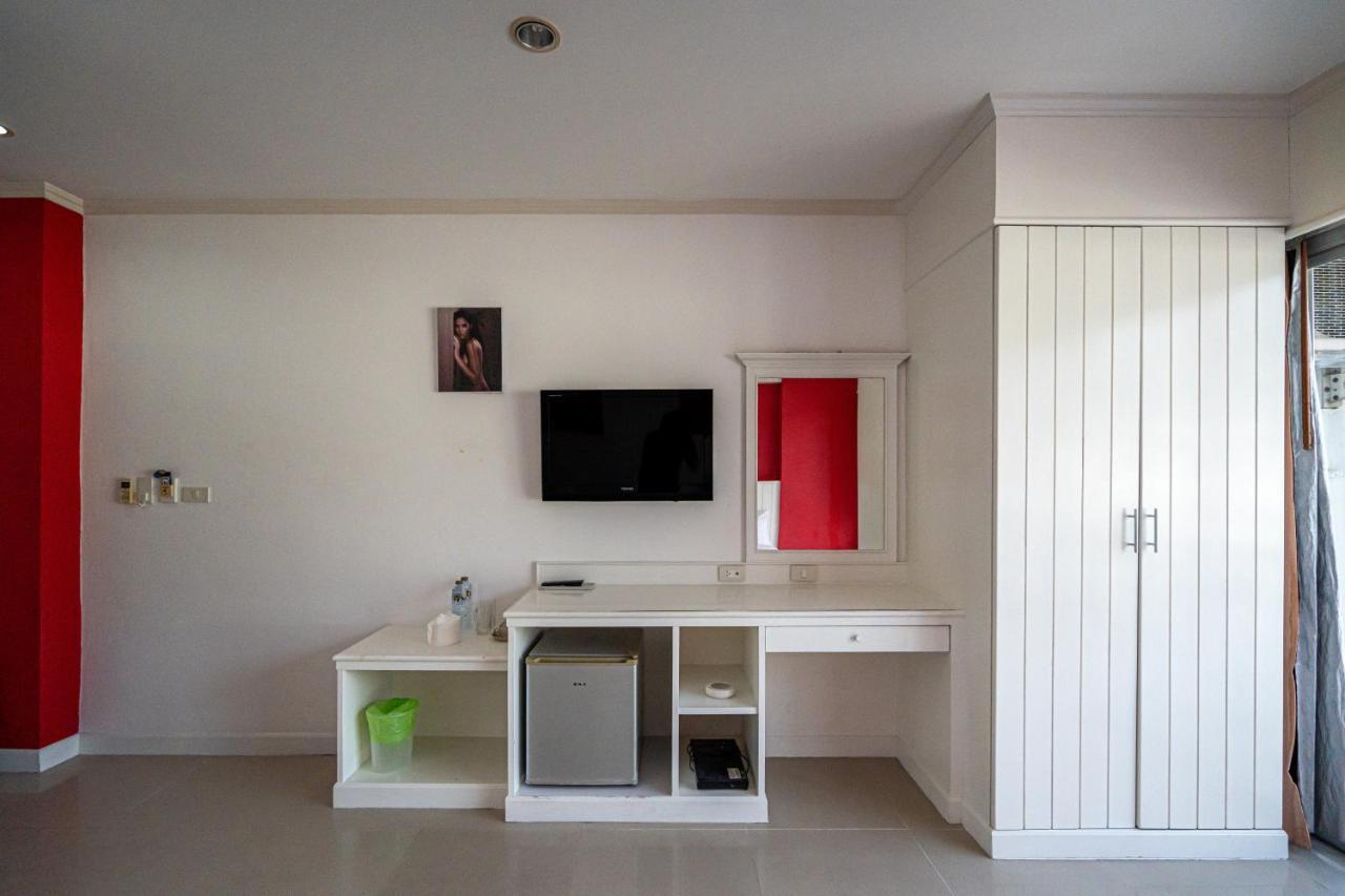 Santi White House Patong Hotel Luaran gambar