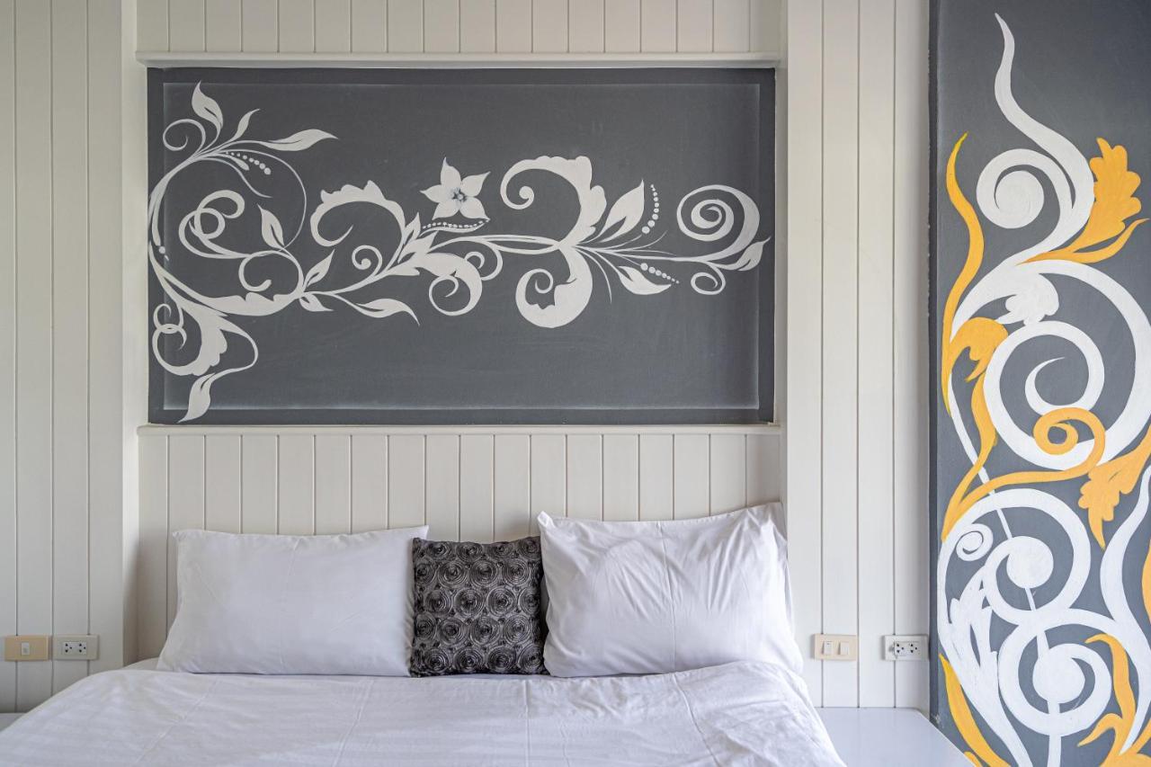 Santi White House Patong Hotel Luaran gambar